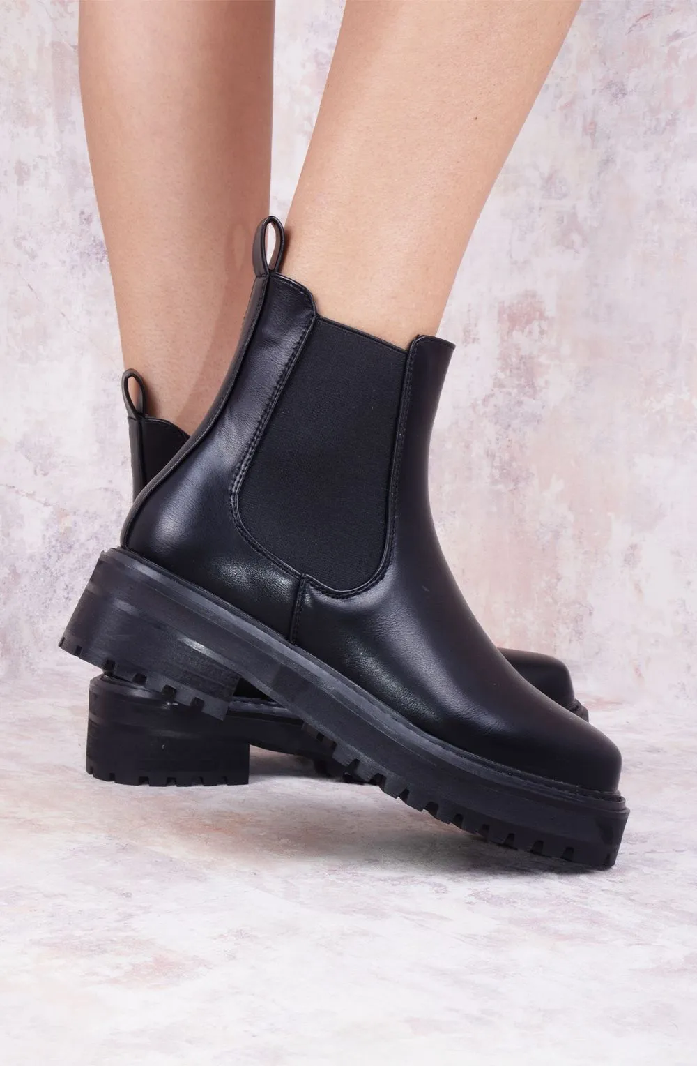 Chunky Platform Classic Chelsea Boot - Black