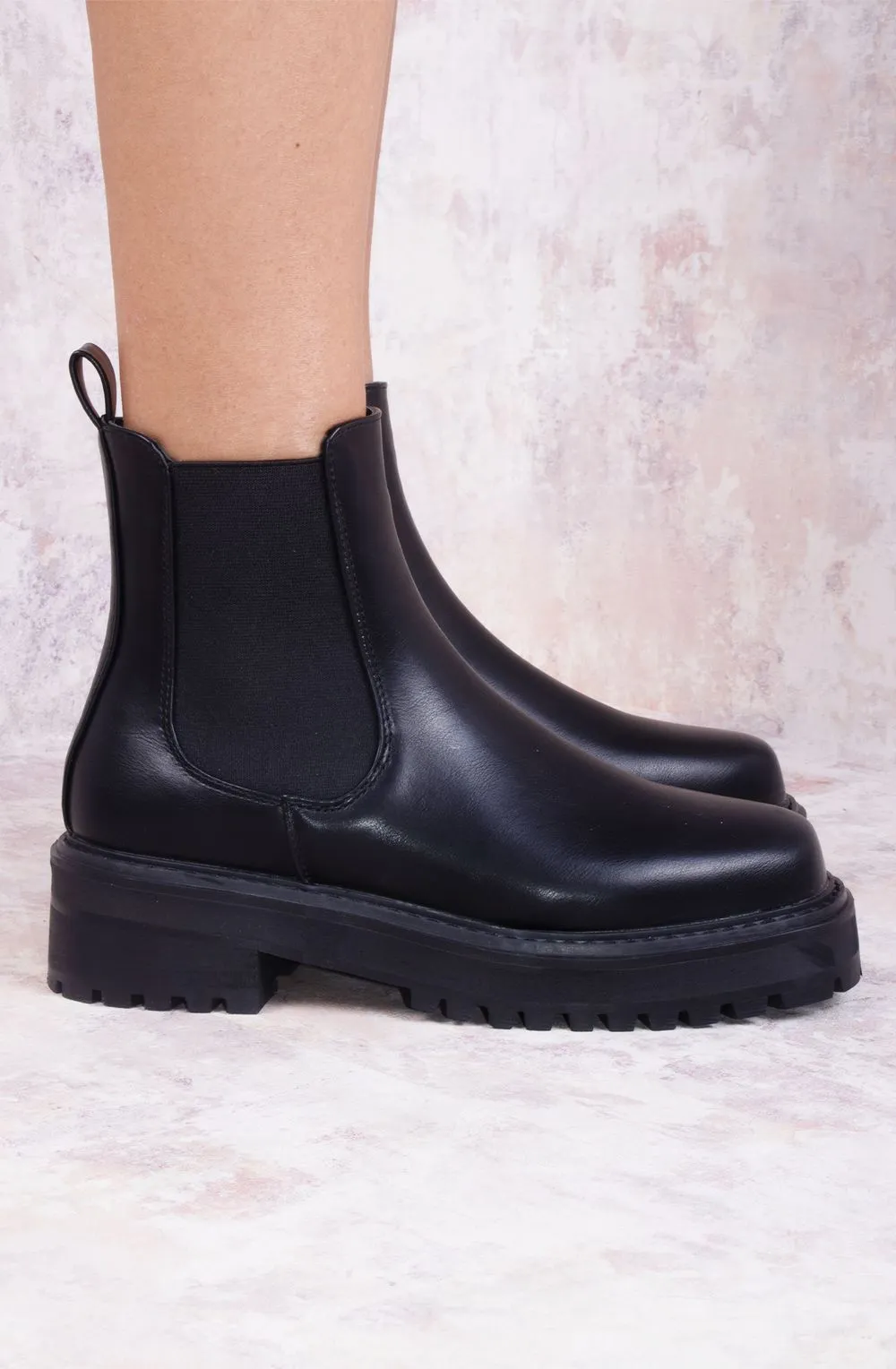 Chunky Platform Classic Chelsea Boot - Black